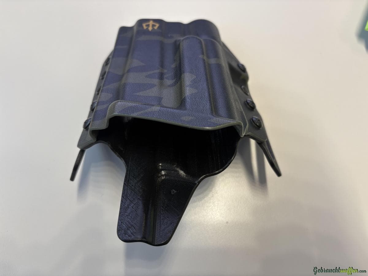 BlackTrident Raven Holster für P226 surefire X300Ultra — Bild 4