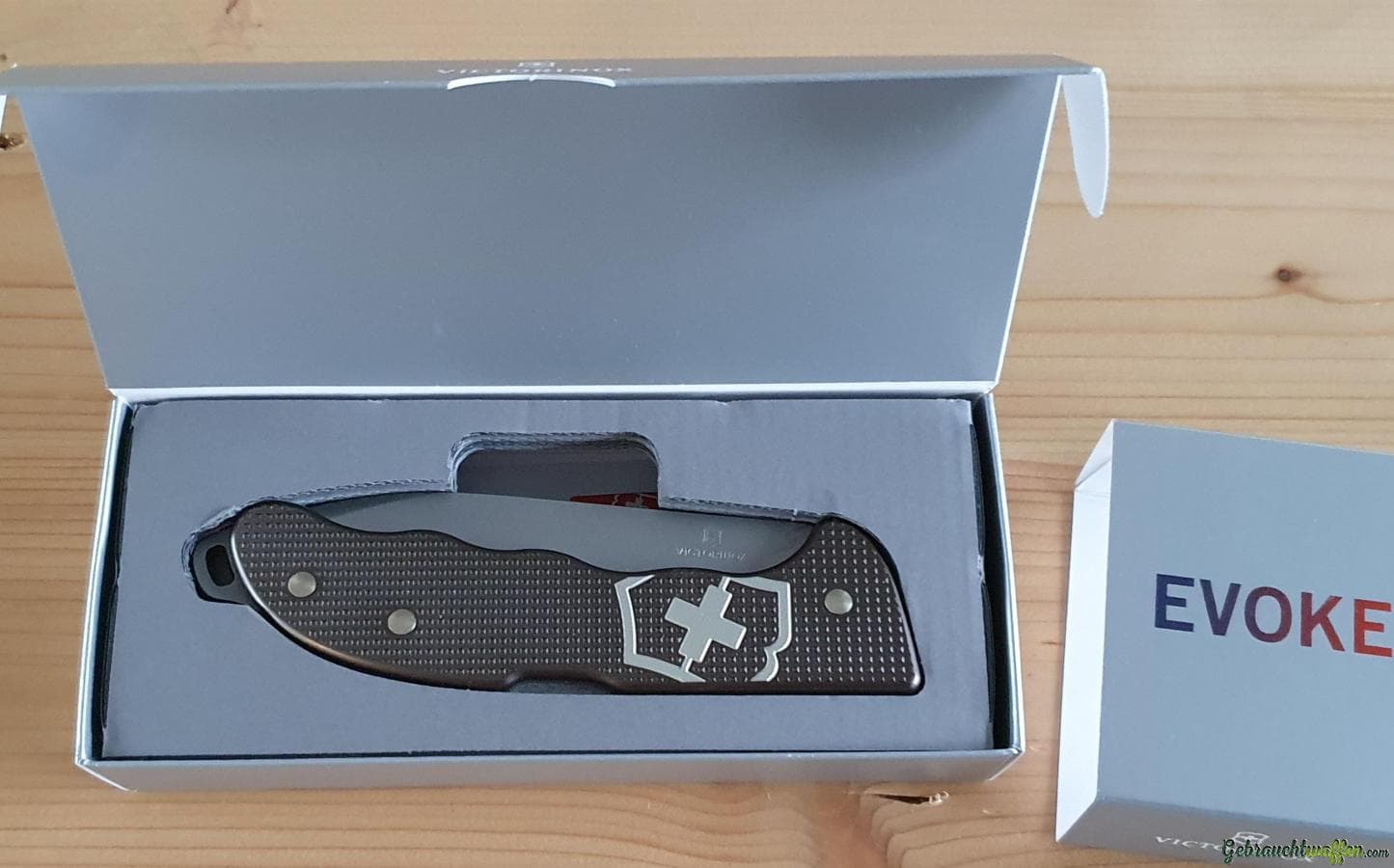VICTORINOX EVOKE