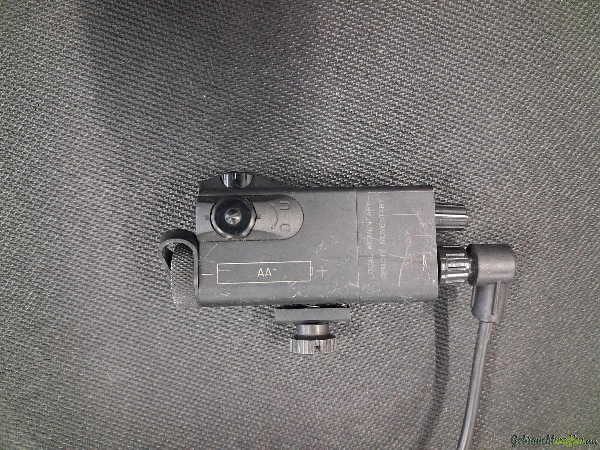 SIG SG552/553 Handschutz mit Laser, Lampe und Fernschalter von Laser Devices — Bild 4