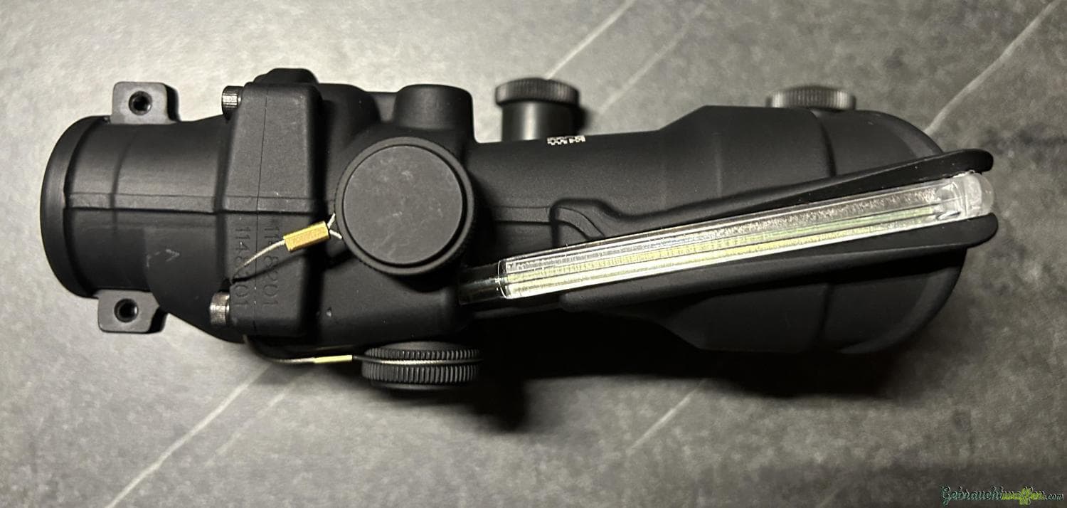 Trijicon ACOG 4x32 Grünes Chevron-Absehen — Bild 3