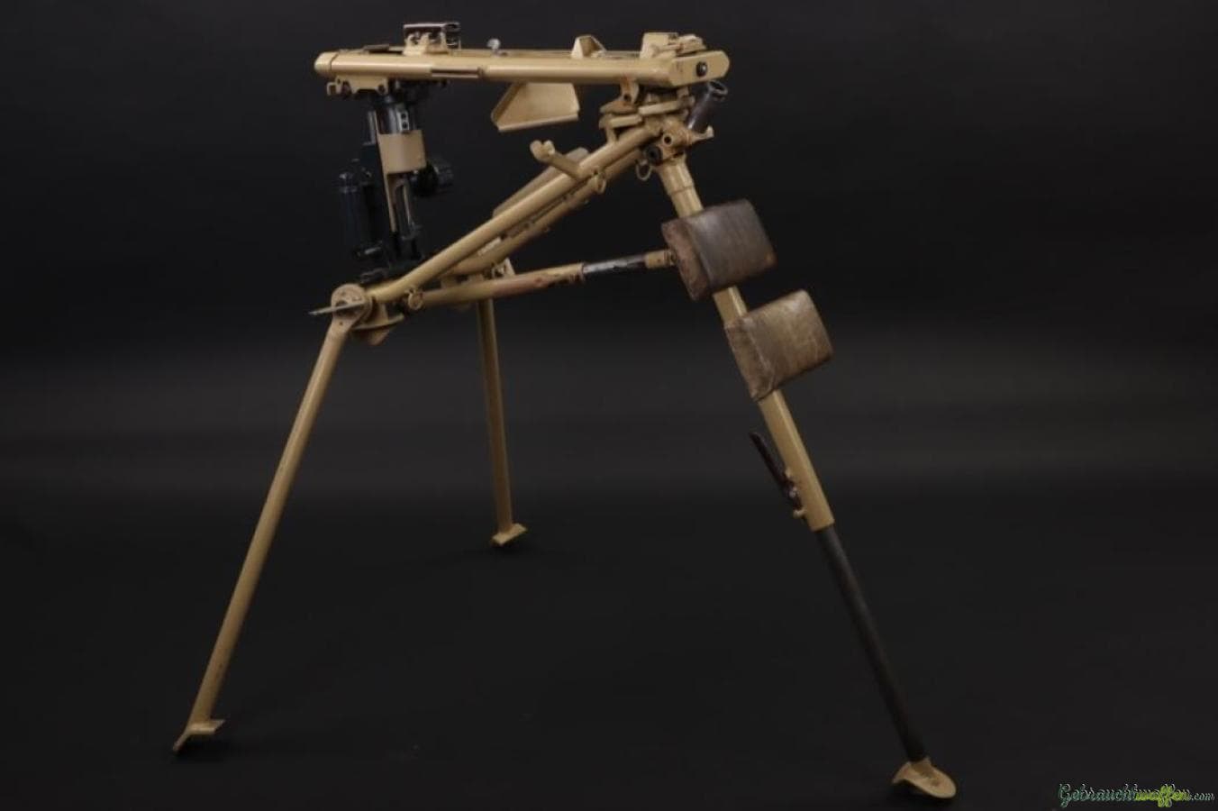 Cherche un lafette tripod MG 42