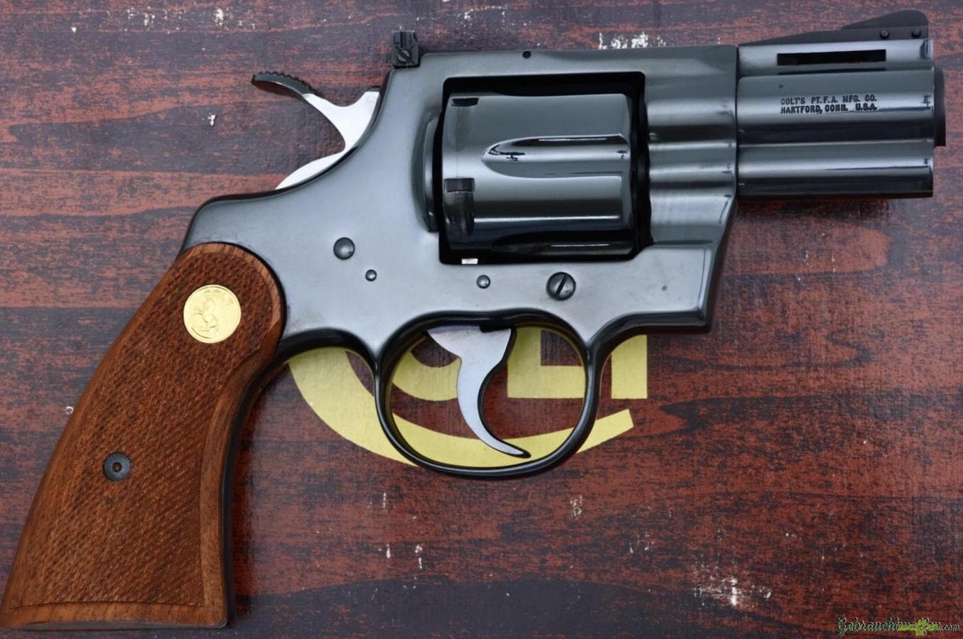 Suche originale Holz Griffschalen für einen Colt Python Revolver mit 2,5-Zoll-Lauf. — Bild 4