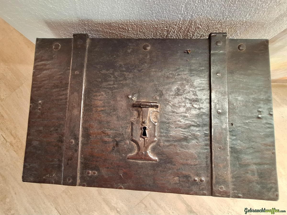 Alte Truhe — Bild 3