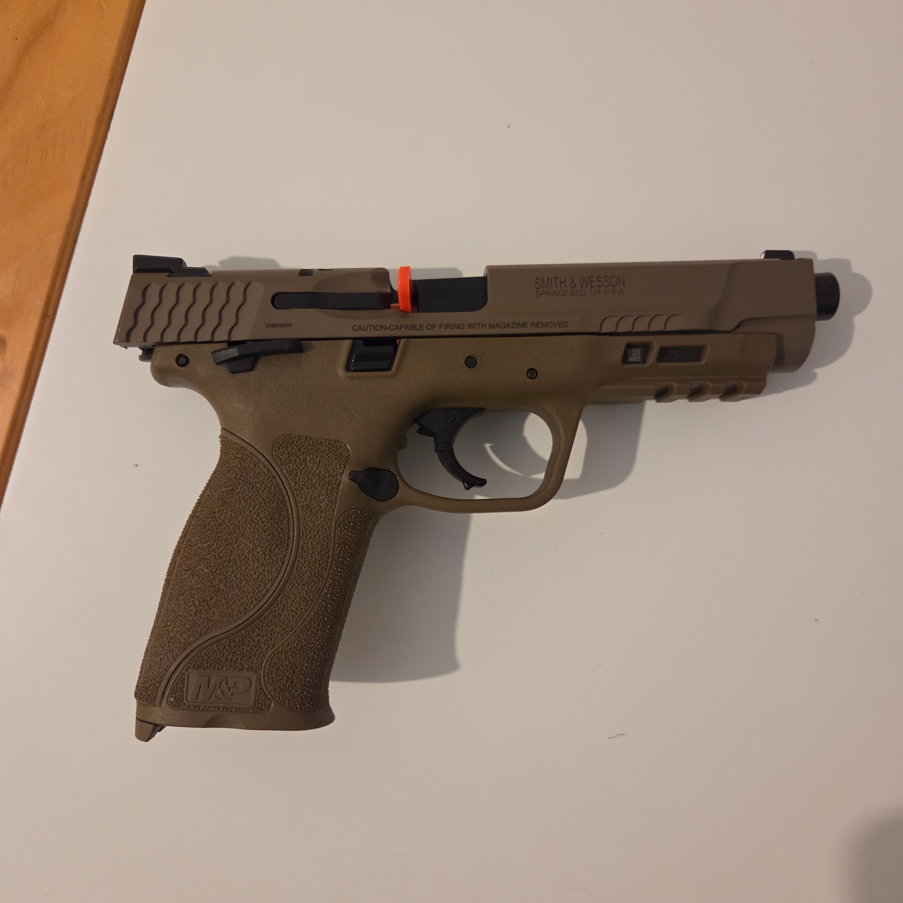 Smith & Wesson MP9 2.0 camo