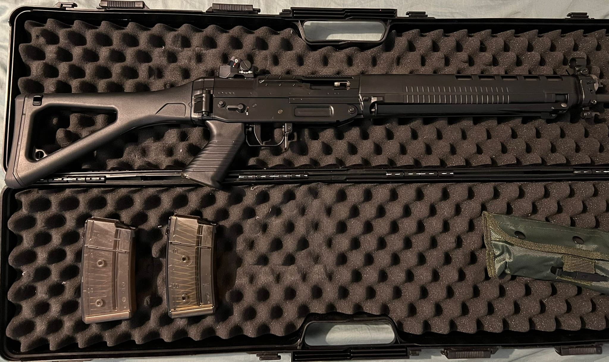 SIG PE90 (version civile du SG550) en calibre GP90